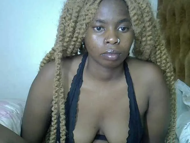 blondefoxsilverfox – webcam model profile photo Image 13