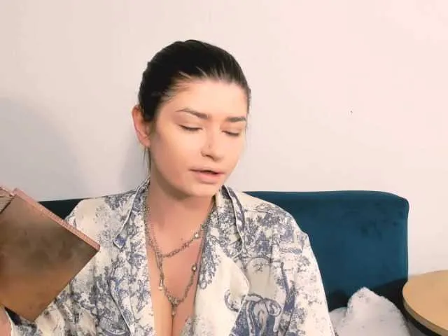 aryiia – webcam model profile photo Image 2