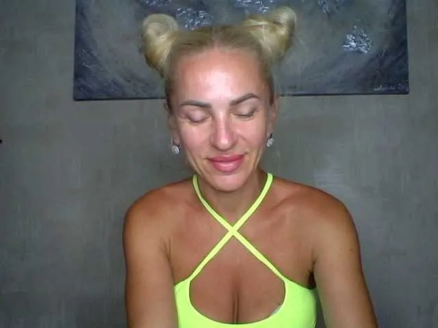 ella_squirt – webcam model profile photo Image 11