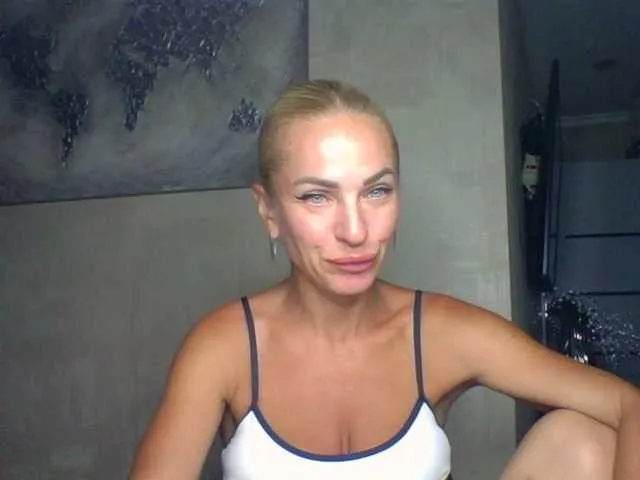 ella_squirt – webcam model profile photo Image 12