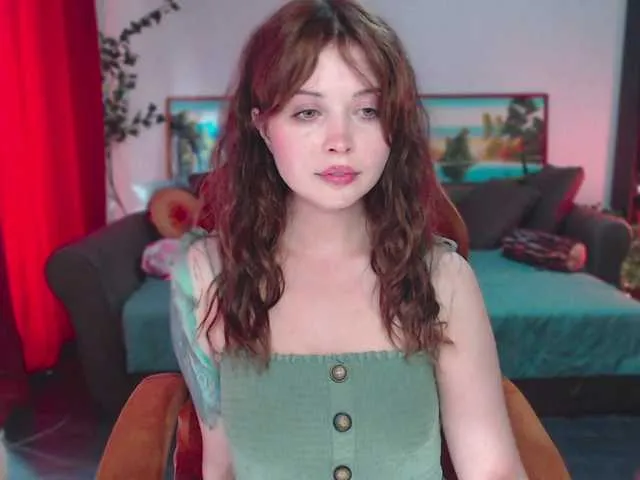 SheOnShe – webcam model profile photo Image 13