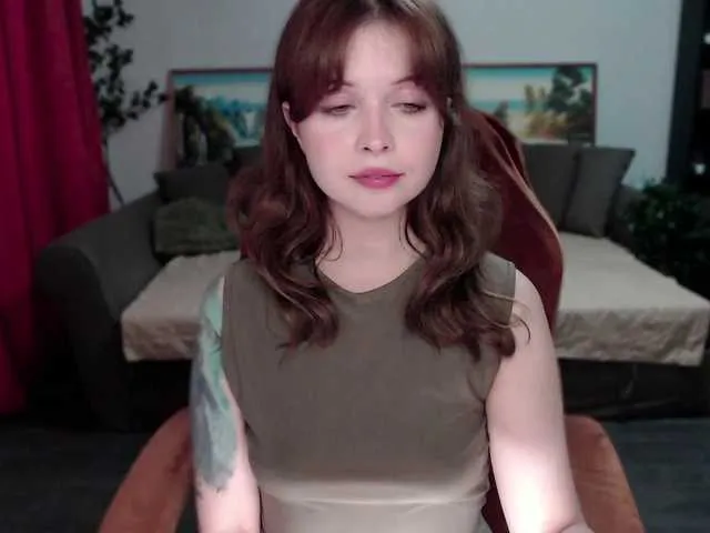 SheOnShe – webcam model profile photo Image 4