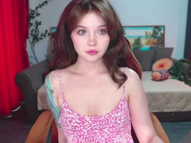 SheOnShe – webcam model profile photo Image 9