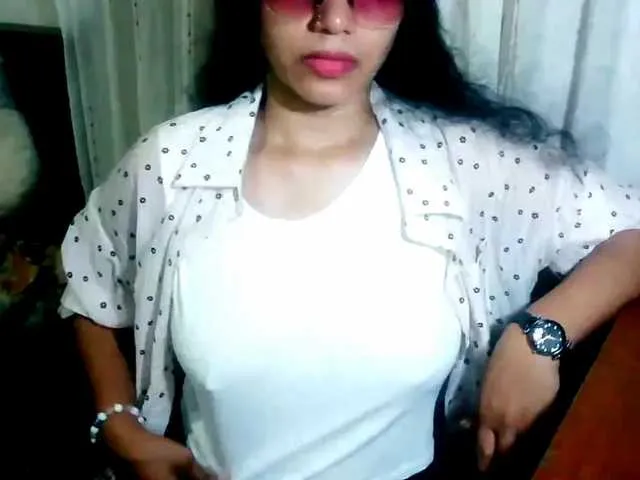 glossybabe_ – webcam model profile photo Image 19