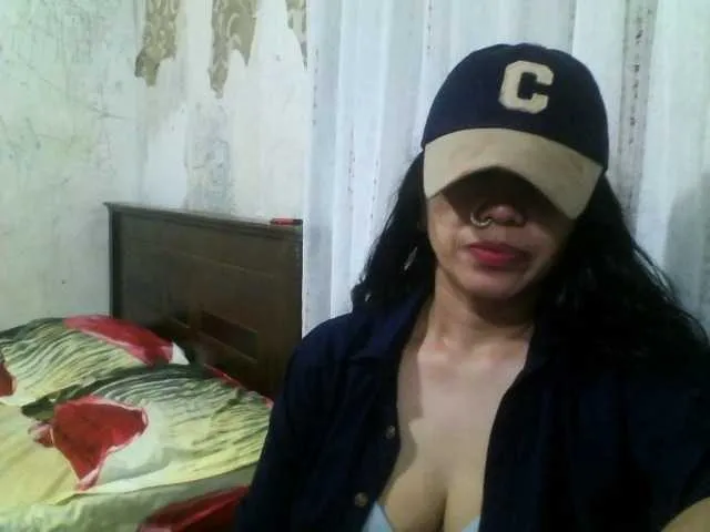 glossybabe_ – webcam model profile photo Image 4