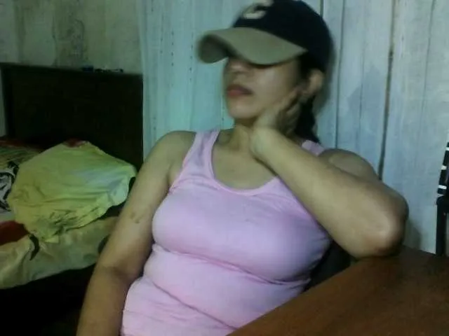 glossybabe_ – webcam model profile photo Image 6