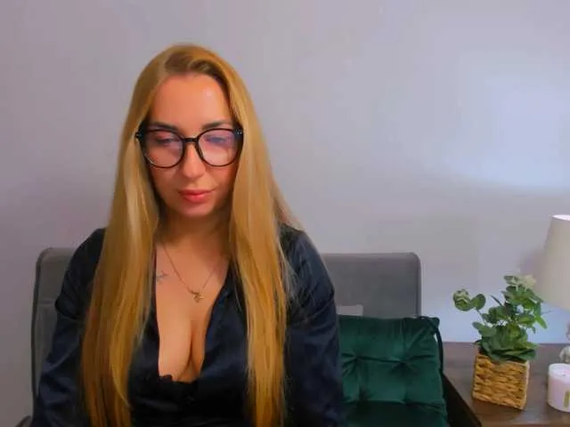 mel1ssamur – webcam model profile photo Image 3
