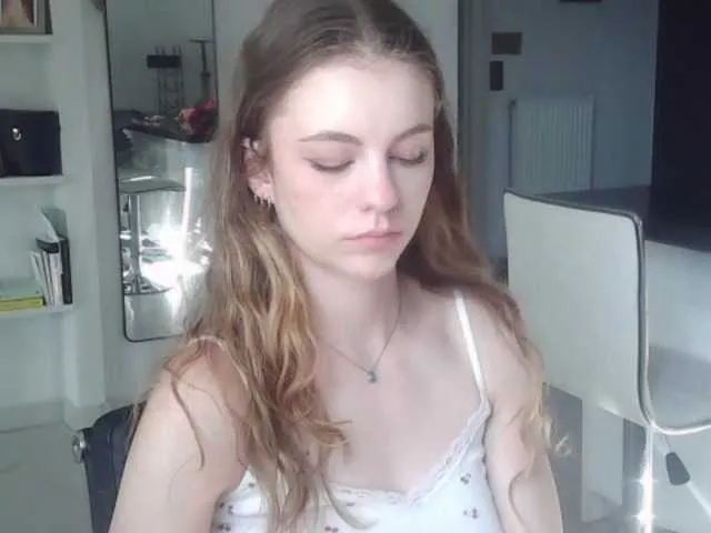 bunnydollstella – webcam model profile photo Image 3