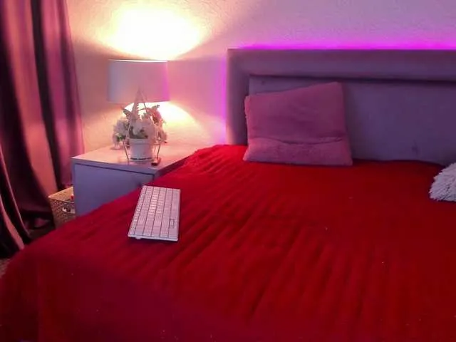 charlott25_ – webcam model profile photo Image 8