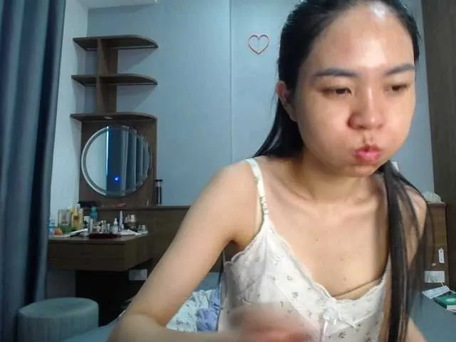 shiny-lily – webcam model profile photo Image 2