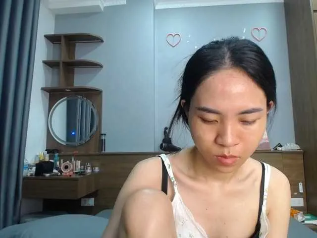 shiny-lily – webcam model profile photo Image 4