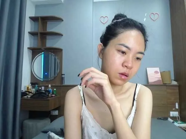 shiny-lily – webcam model profile photo Image 9