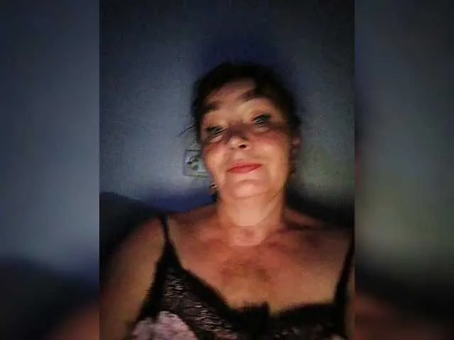 Dooomina35 – webcam model profile photo Image 3