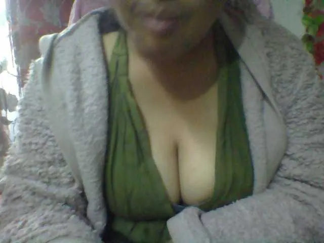 glossybabe_ – webcam model profile photo Image 3
