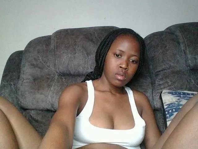 glossybabe_ – webcam model profile photo Image 11