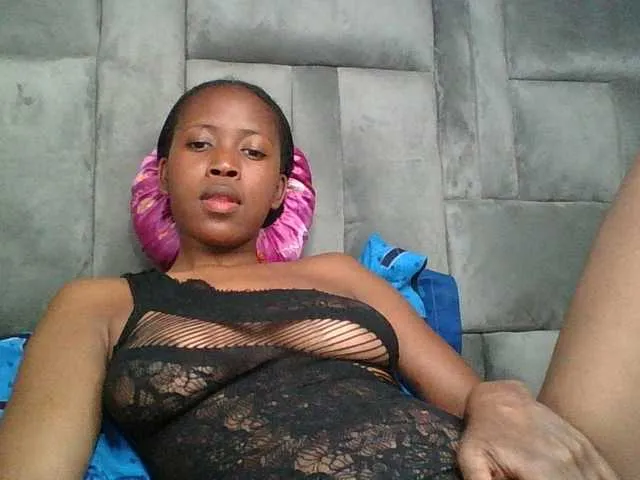 glossybabe_ – webcam model profile photo Image 18