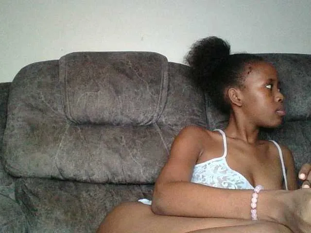 glossybabe_ – webcam model profile photo Image 4