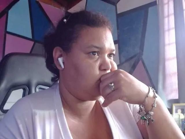 Para-po-paramam – webcam model profile photo Image 4