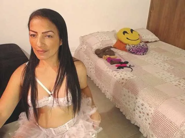 Emmalove13 – webcam model profile photo Image 18