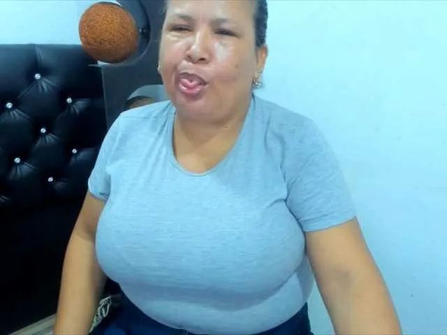 LoveAndSex24 – webcam model profile photo Image 14