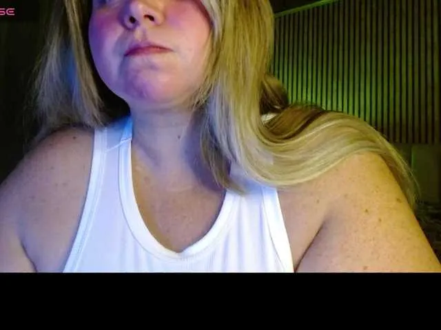 Kristallik-1 – webcam model profile photo Image 15