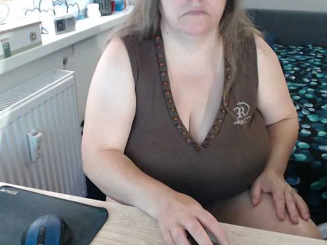 glossybabe_ – webcam model profile photo Image 19