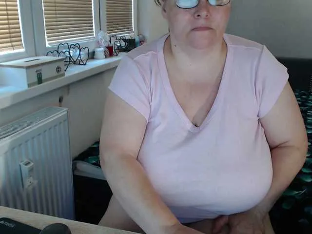 glossybabe_ – webcam model profile photo Image 5