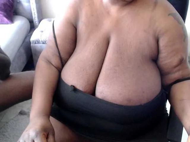 millemimi – webcam model profile photo Image 6