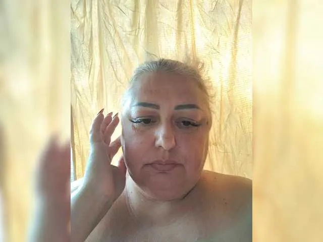 Likachkaa – webcam model profile photo Image 3