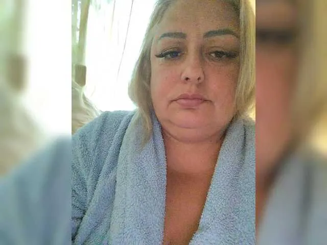 cherry_kissxx – webcam model profile photo Image 5