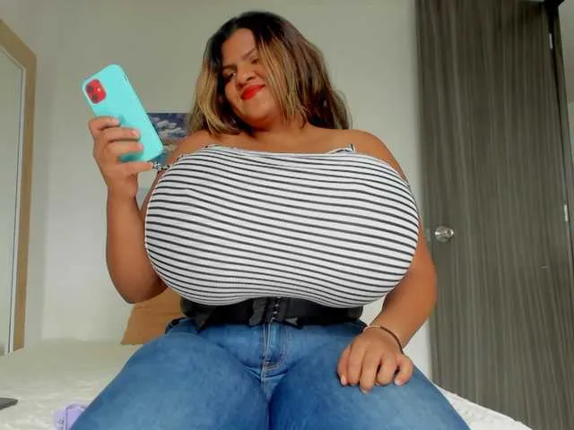 bellacontessa21 – webcam model profile photo Image 14