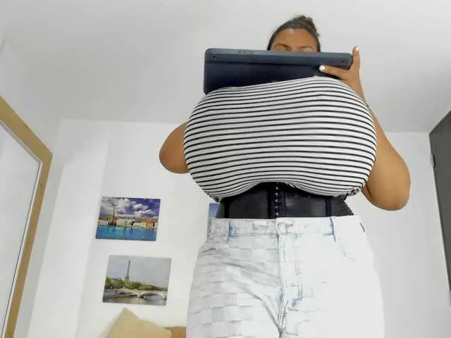 bellacontessa21 – webcam model profile photo Image 6