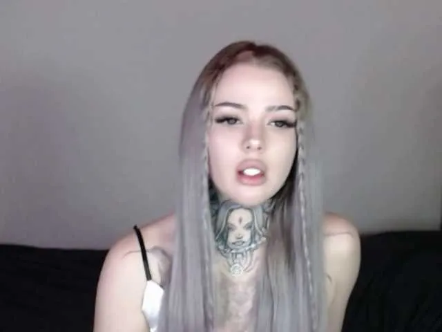 just_girlsgirls – webcam model profile photo Image 4