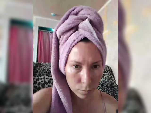 glossybabe_ – webcam model profile photo Image 9