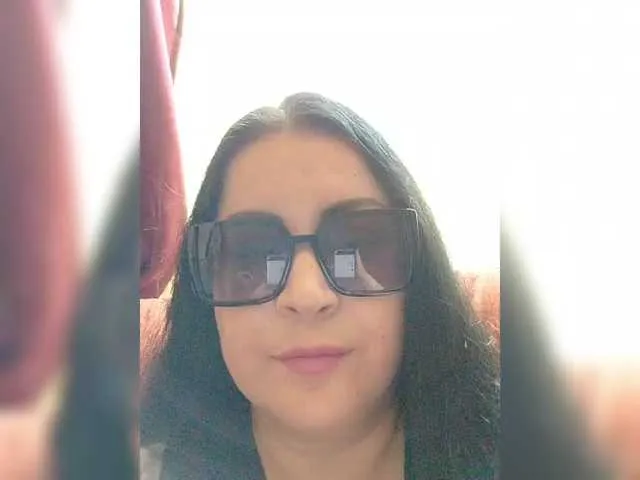 shiny-lily – webcam model profile photo Image 10