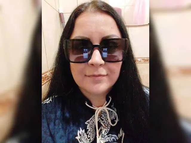 shiny-lily – webcam model profile photo Image 11