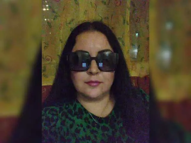 shiny-lily – webcam model profile photo Image 12