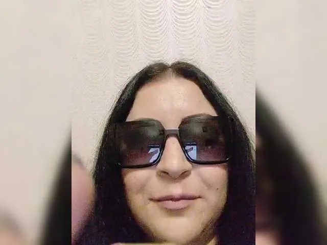 shiny-lily – webcam model profile photo Image 2