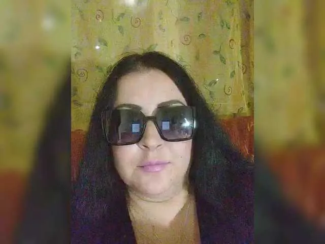 shiny-lily – webcam model profile photo Image 5