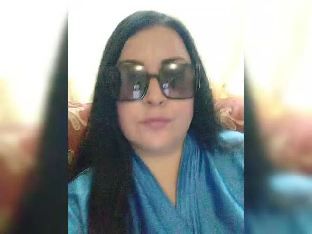 shiny-lily – webcam model profile photo Image 8