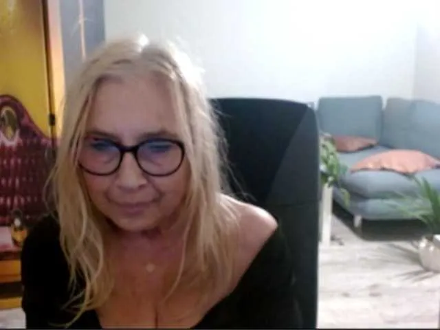 corni__ – webcam model profile photo Image 10