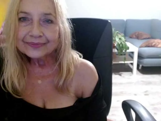 corni__ – webcam model profile photo Image 8