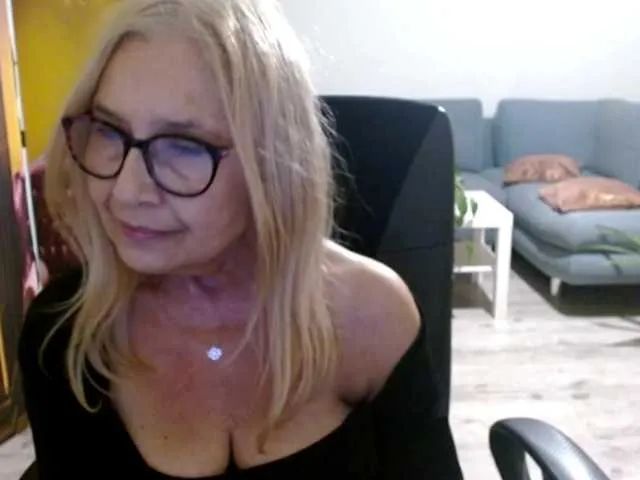 corni__ – webcam model profile photo Image 9
