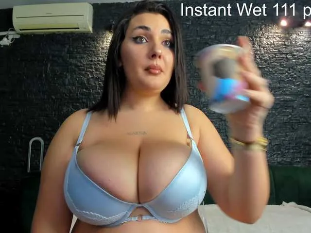 MinniMia – webcam model profile photo Image 7