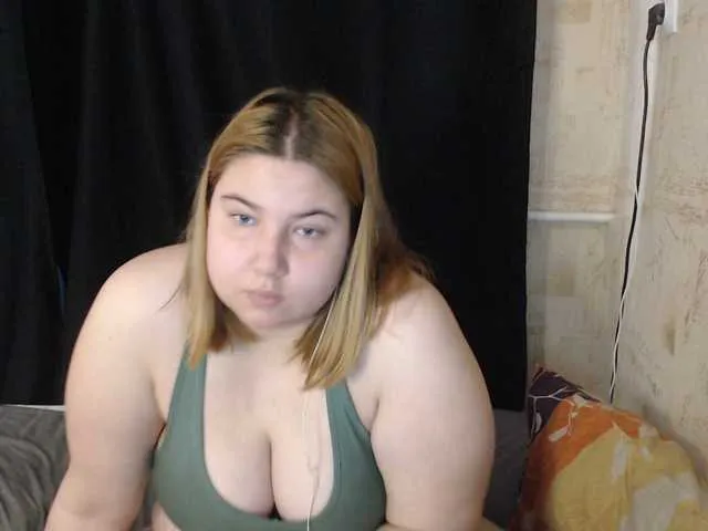 Naughty-Mailey – webcam model profile photo Image 6