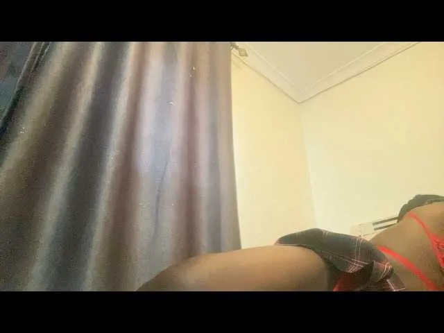 Ellidi – webcam model profile photo Image 8