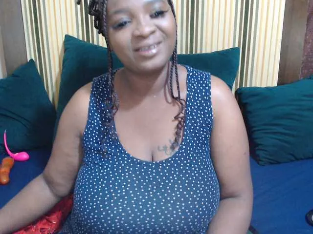 MinniMia – webcam model profile photo Image 9