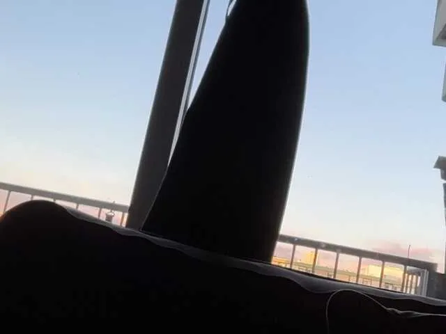 xlunami – webcam model profile photo Image 3