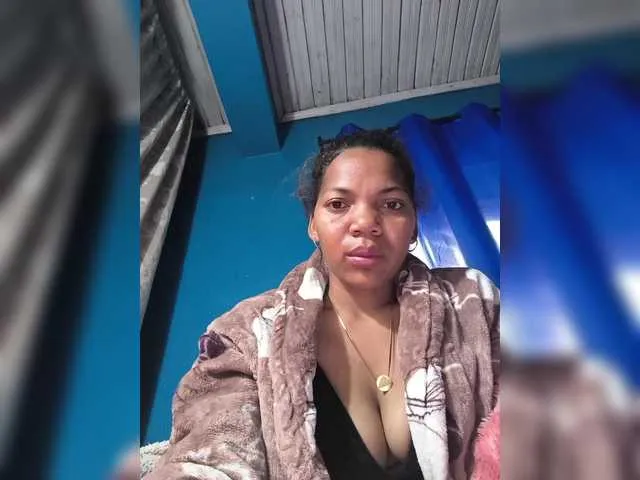 mia_pineda – webcam model profile photo Image 3