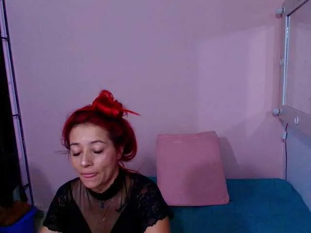 MinniMia – webcam model profile photo Image 4